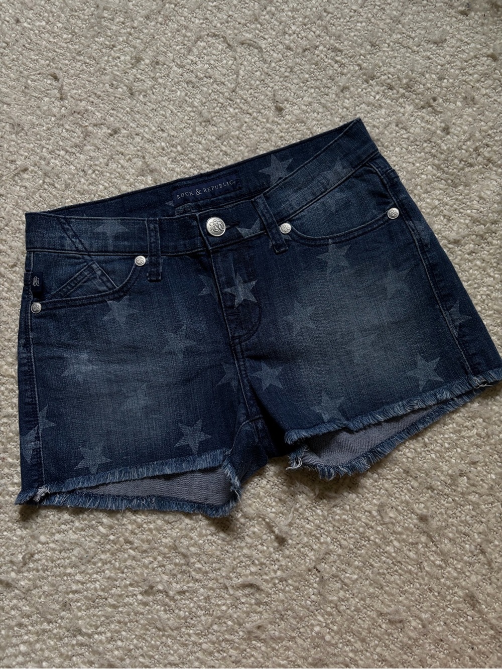 ⭐️ Rock & Republic Women’s Size 2 Star Denim Cut off Shorts